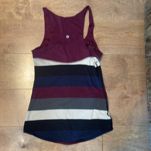 Lululemon size 6 tank - Picture 2 of 3